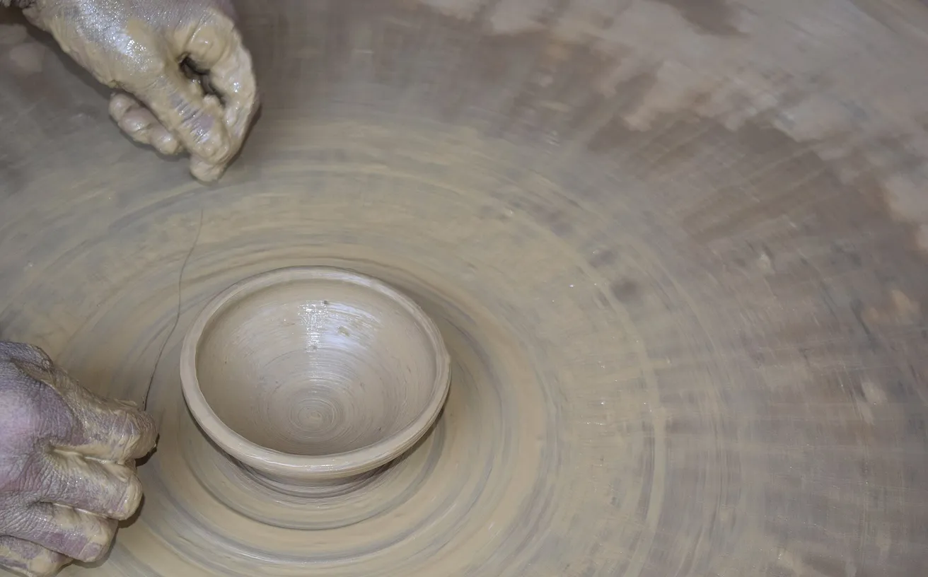 Couple laughing together at a pottery wheel in Orlando
